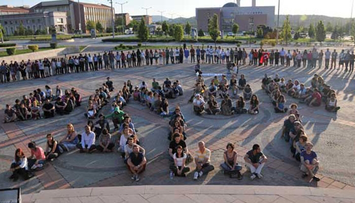 Taksim Dayanışma üyelerinin gözaltına alınmasına Ankara’dan tepki