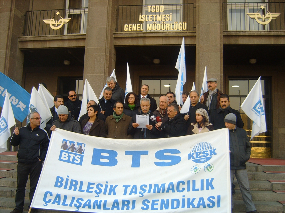 TCDD'deki Rüşvet ve Yolsuzluk İddiaları Hakkında TCDD Genel Müdürlüğü Önünde Basın Açıklaması Yaptık!