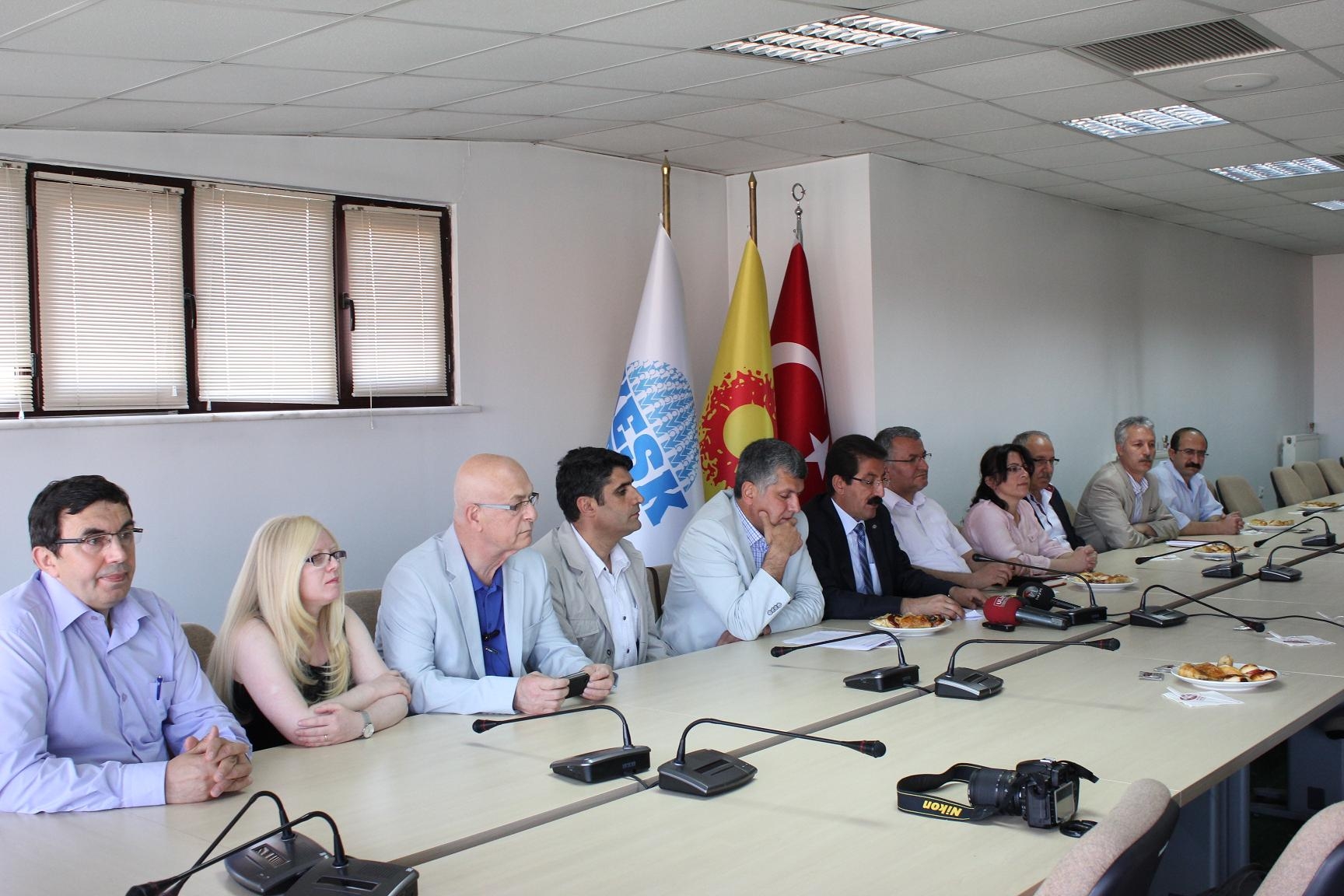 Tüm Kamu Emekçilerini 27-31 Mayıs'ta Kendi Referandumuna Katılmaya, 5 Haziran'da Greve Davet Ediyoruz!