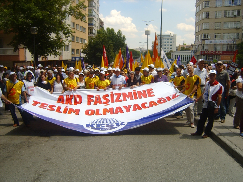 İstiklal Caddesinden Taksim'e Protesto Yürüyüşü!