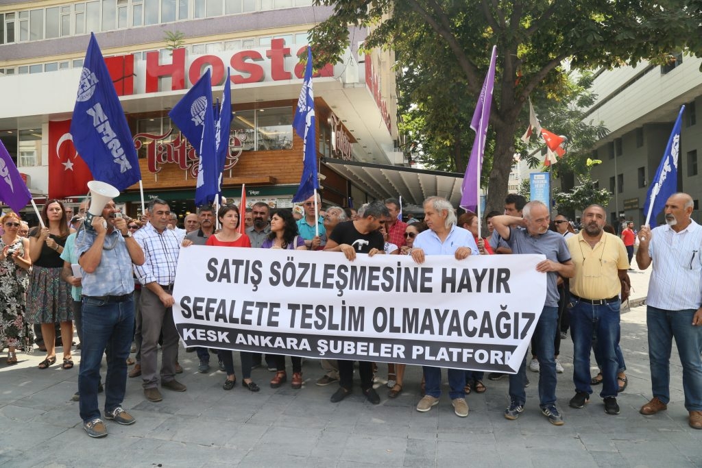 Memur Sen Şaşırtmadı!  Yine Bir Satış Sözleşmesine İmza Attı!