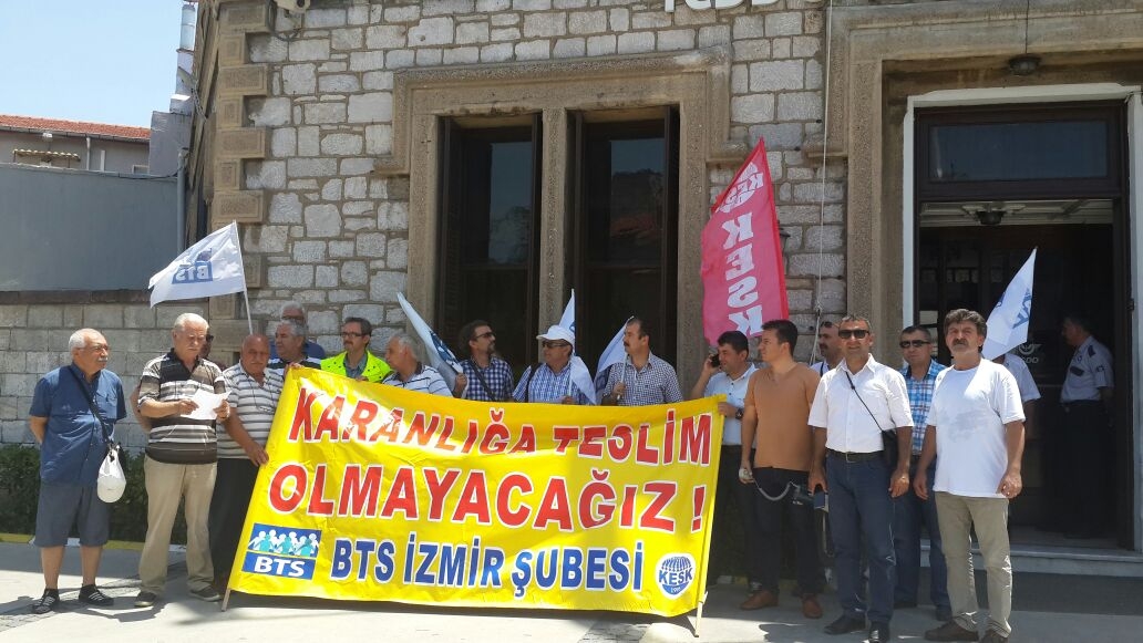 İzmir Şubemizden Basın Açıklaması; TCDD’de özelleştirmeye-talana-tasfiyeye karşı mücadelesini sürdüreceğiz.