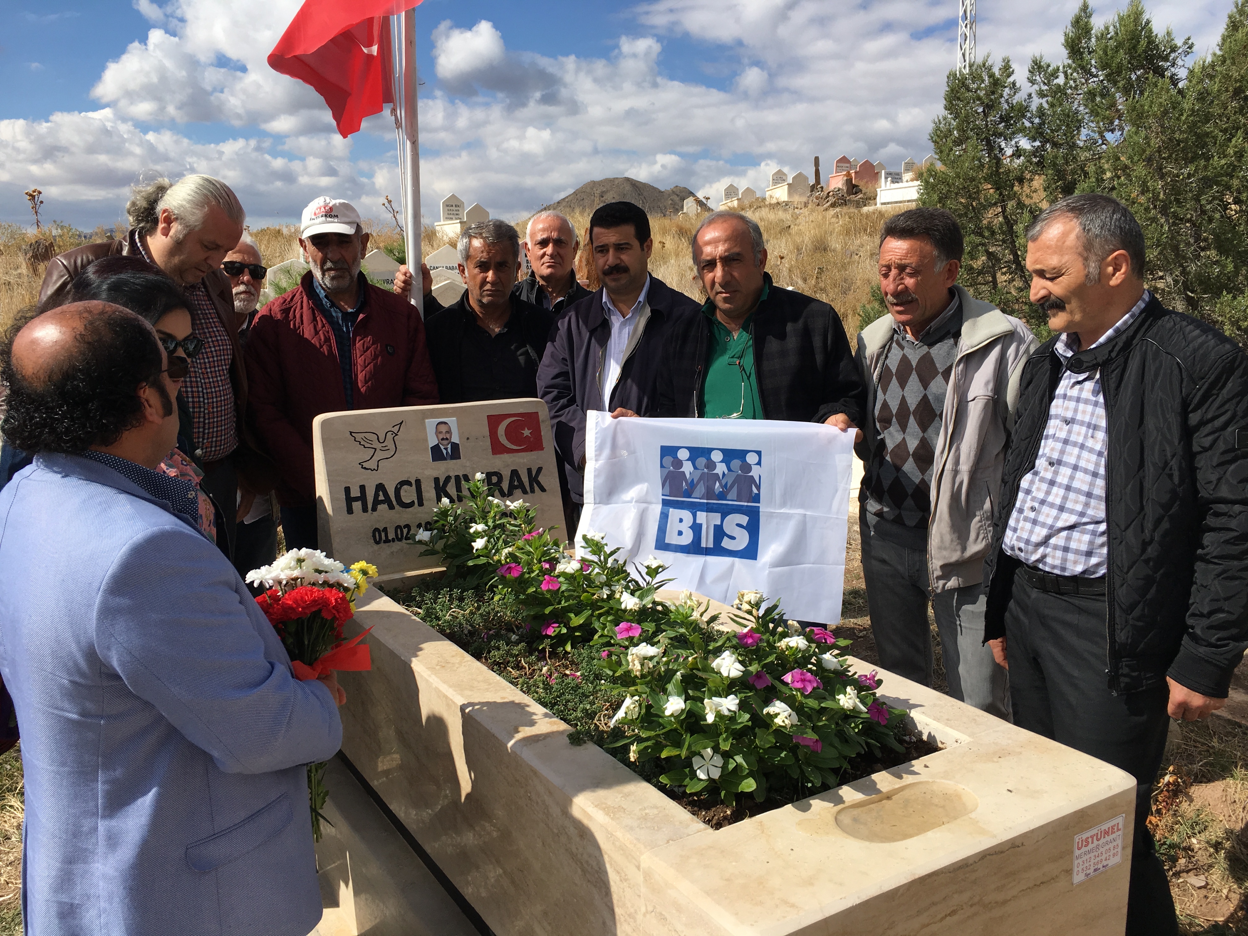 İzmir Şubemizden 10 Ekim Katliamının 2.Yıldönümünde Anma Töreni ve Sergi Açılışı!