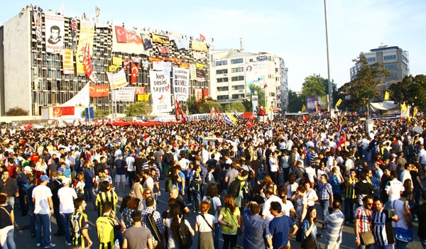 AKP Halkla İnatlaşmaktan Vazgeçmeli, Demokrasi İsteyen Milyonların Sesine Kulak Vermelidir!