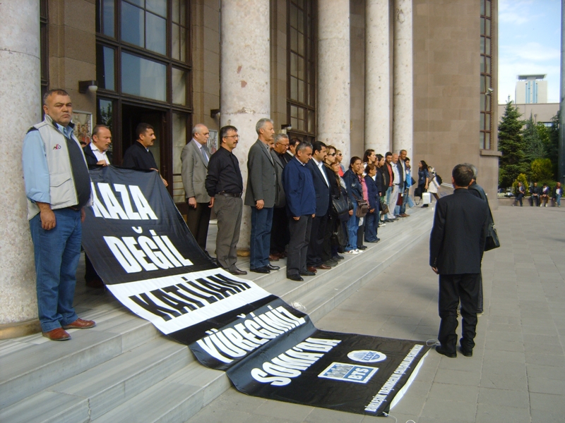 Hemzemin Geçitte Yeni Bir İş Cinayeti Daha; Konya'da Yolcu Treni Otomobili Biçti: 2 Ölü