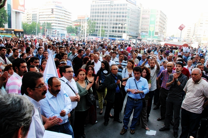 Taksim'e Yapılan Müdahaleyi Kınıyoruz!