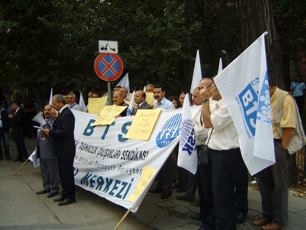 Yüksek Planlama Kurulu adaletsizliğe kayıtsız kalmaya son vermeli! Demiryolcuların mağduriyetini görmeli ve gidermelidir!