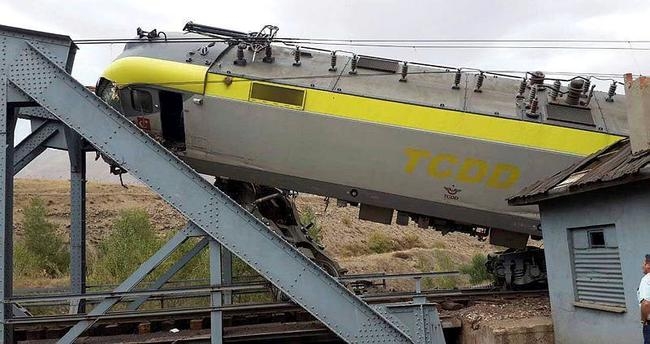 Sapanca’da Yük ve Yolcu Treni Çarpıştı! Tren Kazalarında En Çok Olduğu Dönemi Yaşıyoruz!