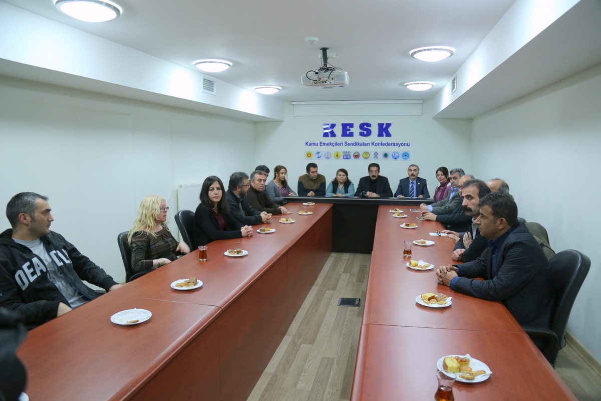 Akademisyenlerin Gözaltına Alınması Tüm Barış Savunucularına Yönelik Bir Gözdağıdır! Kınıyor, Protesto Ediyoruz!