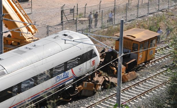 Ankara -İstanbul Hızlı Tren Hattında Piri Reis Ölçüm Treni Demiryolu Taşlama Otosuyla Çarpıştı!!