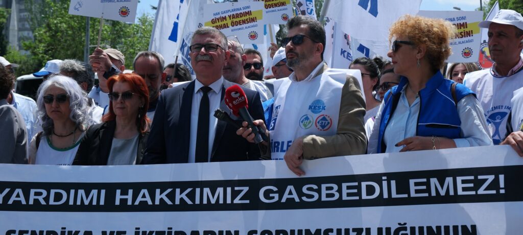 ÇSGB Önünde Basın Açıklaması Yaptık; Giyim Yardımı Hakkımız Gasp Edilemez!