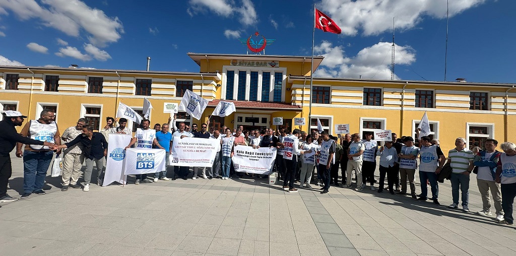 Sendikamızdan Toplu Sözleşme Sürecine Giderken Sivas Gar Önünde Açıklama