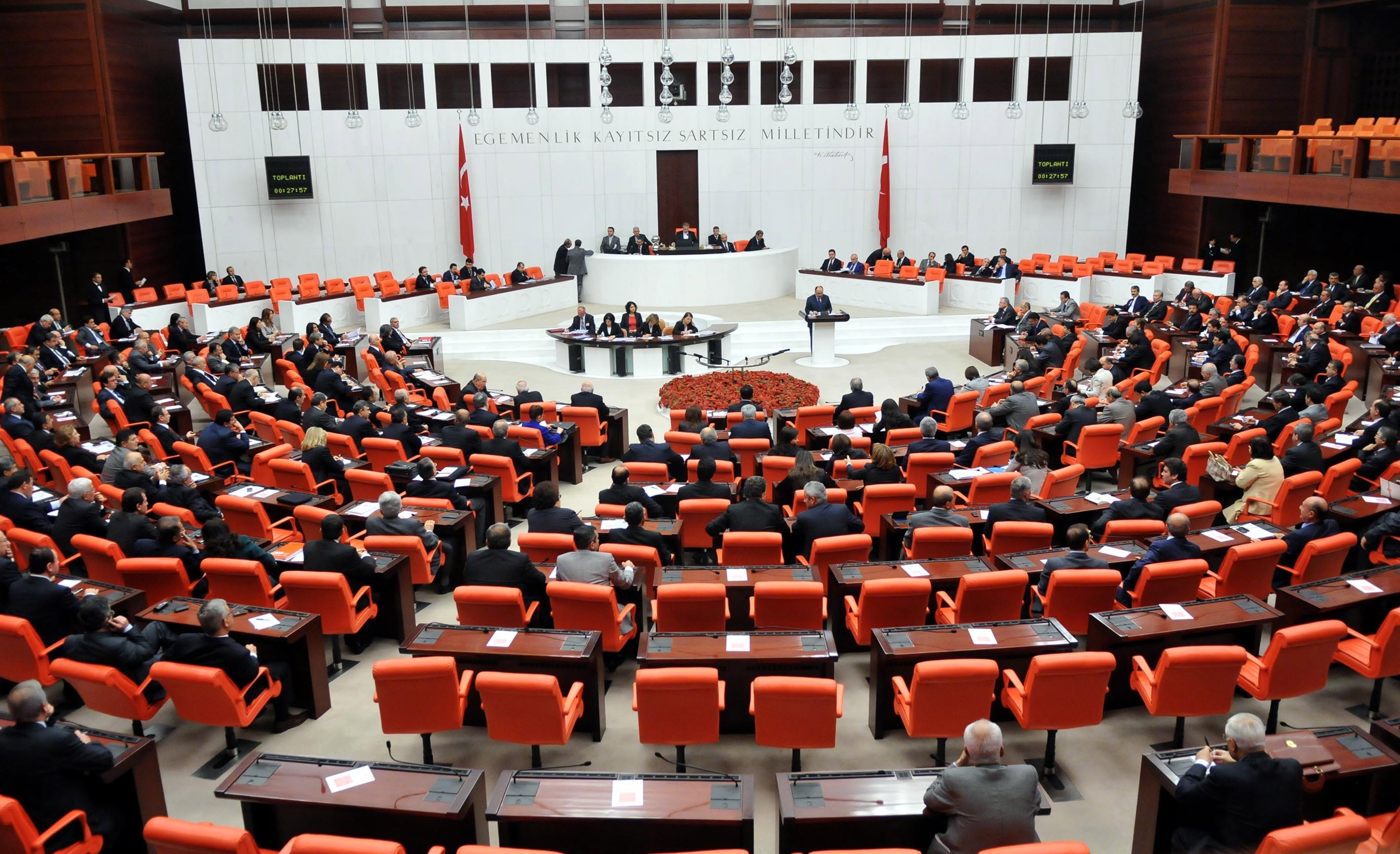 İzmir-Ödemiş Seferini Yapan Yolcu Treni Kepçeyle Çarpıştı!