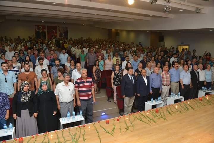 İzmir'de Tren Kazası...Çok Başlılık Kazaya Yol Açıyor!..Demiryolu Ulaşımı Güvenliği Azalıyor!