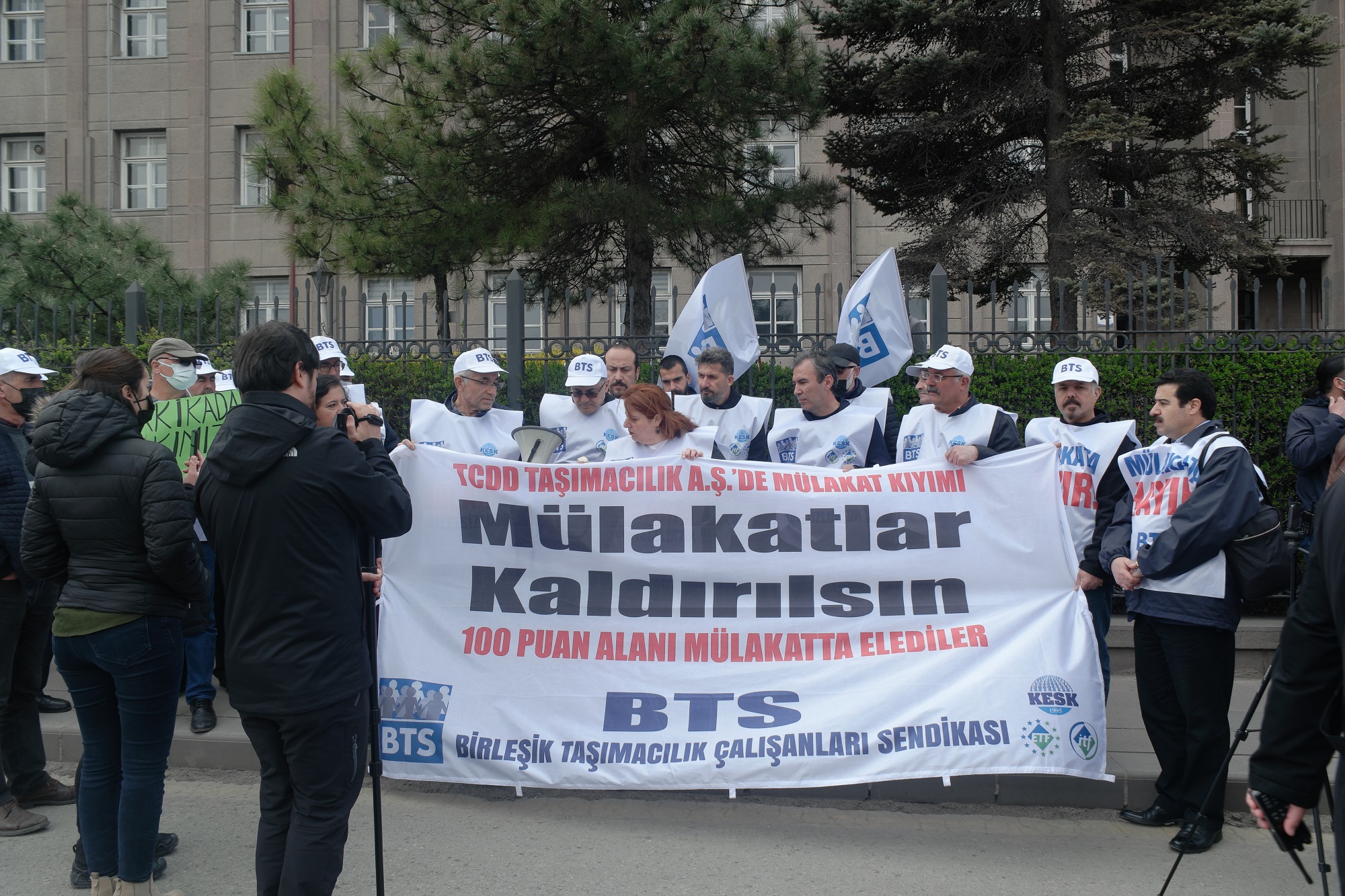 TCDD TAŞIMACILIK A.Ş. Genel Müdürlüğü Önünde MÜLAKATLARA HAYIR! dedik.