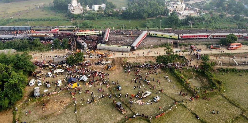 Hindistan'da Tren Kazası. 280’den Fazla Ölü, 1000’e Yakın Yaralı